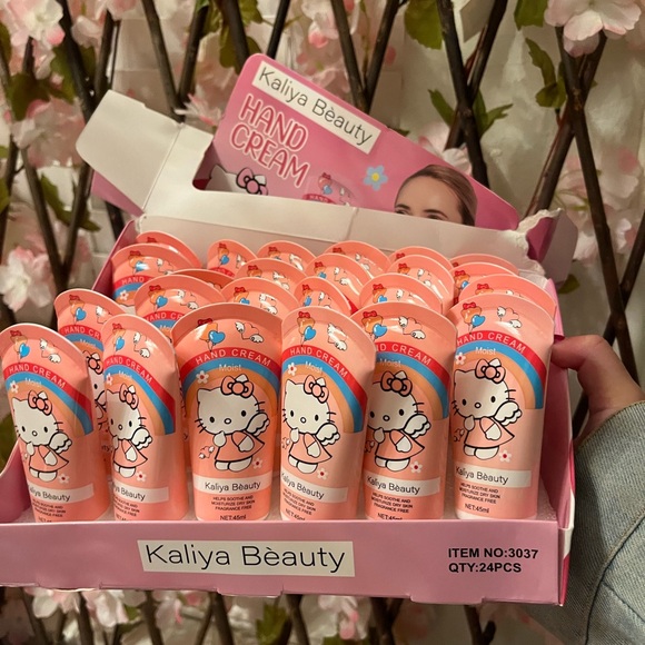 Hello Kitty Other - Hello kitty hand crème